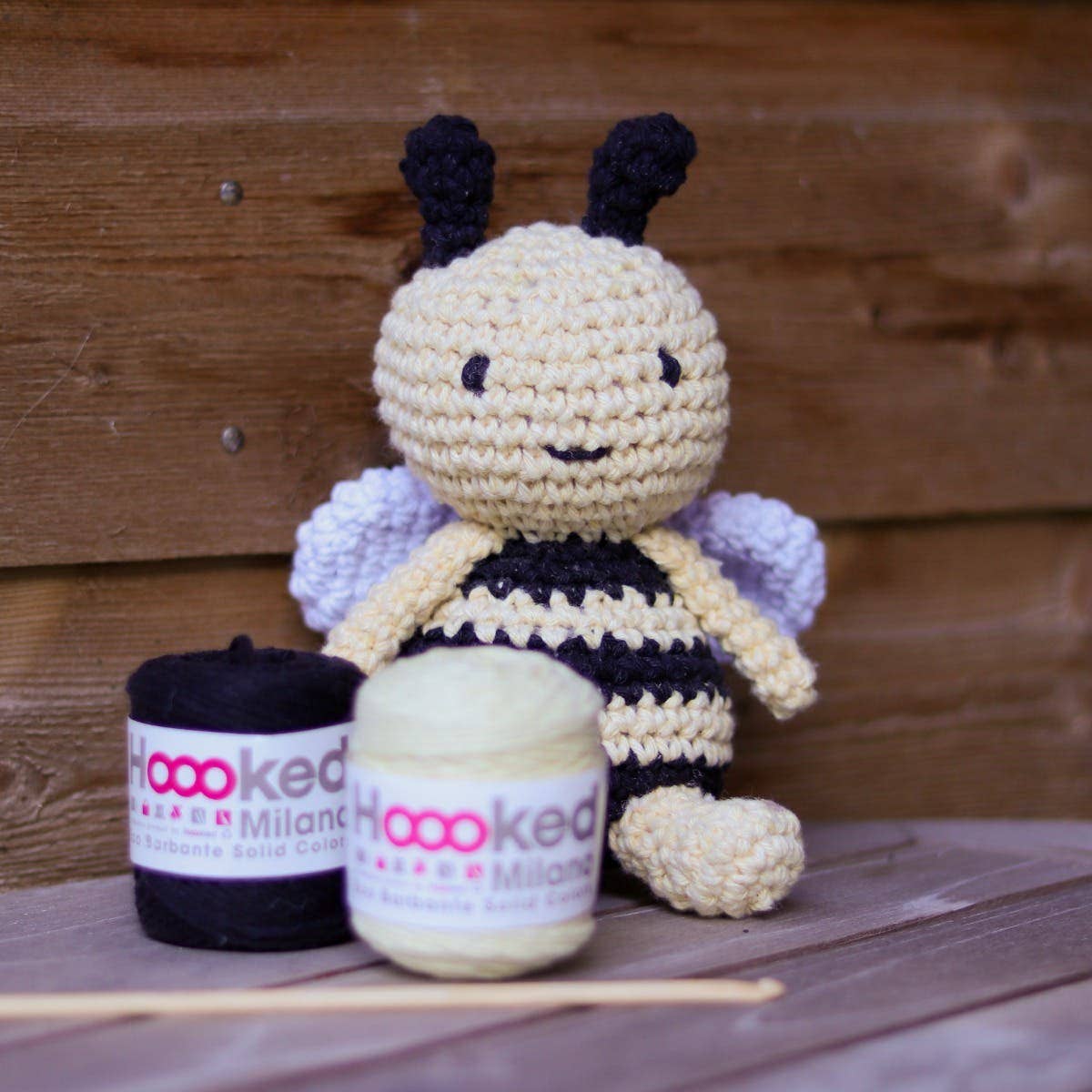 Hoooked - DIY Crochet Kit Honey the Bee