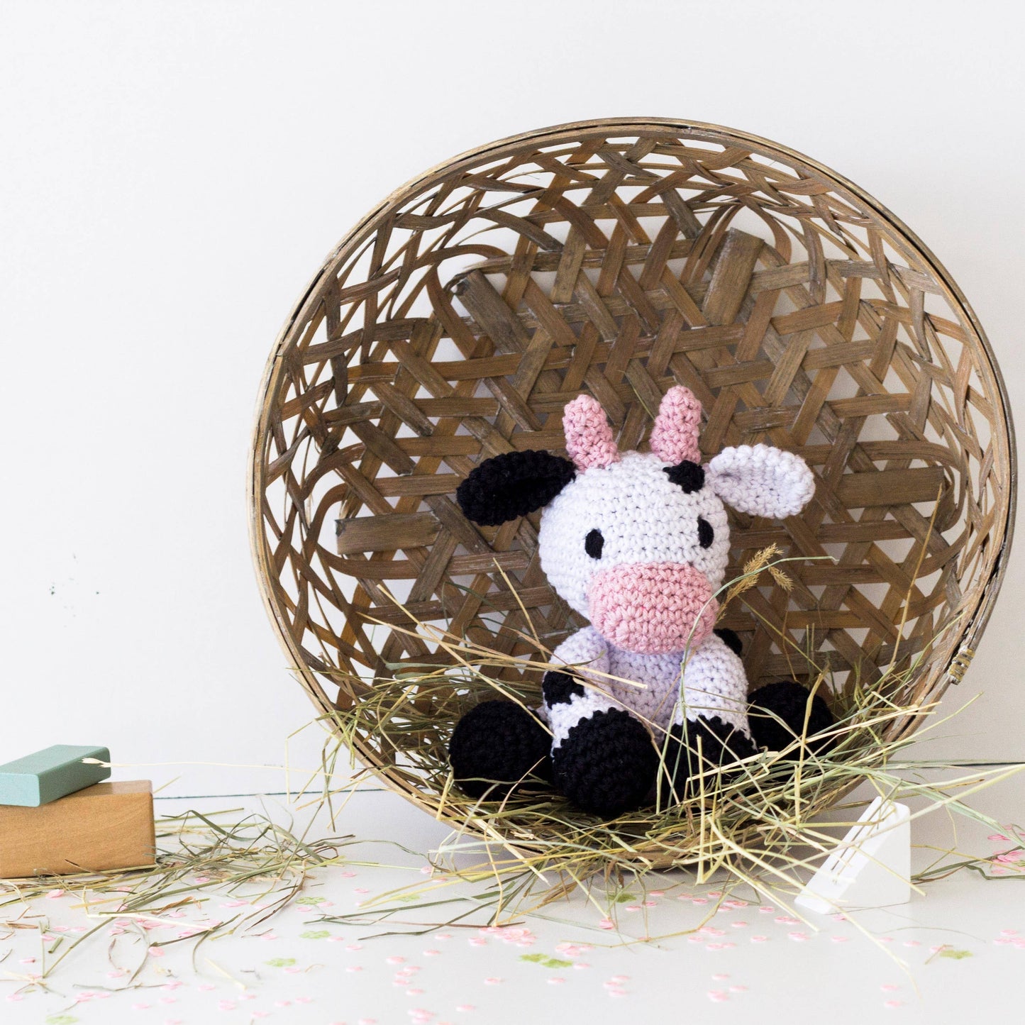 Hoooked - DIY Crochet Kit Kirby the Cow
