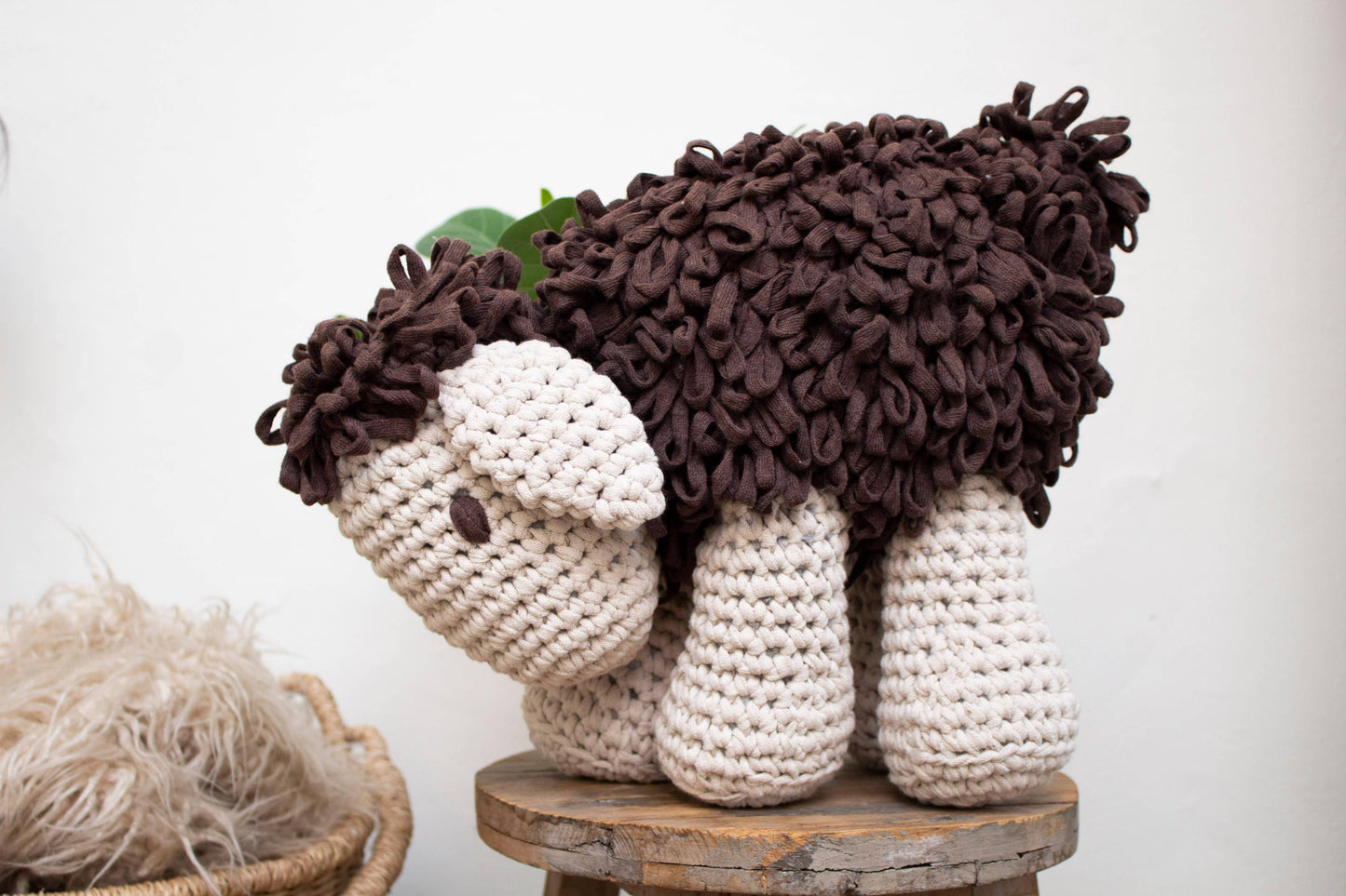 Hoooked - DIY Crochet Kit Robby the Sheep