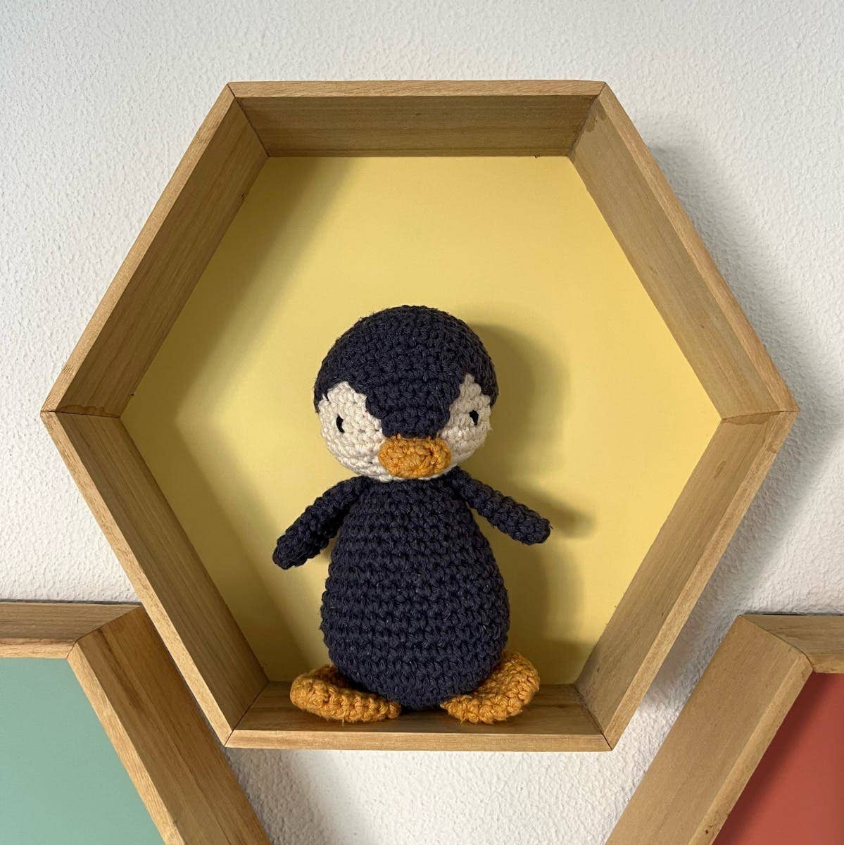 Hoooked - DIY Crochet Kit Frosty the Penguin
