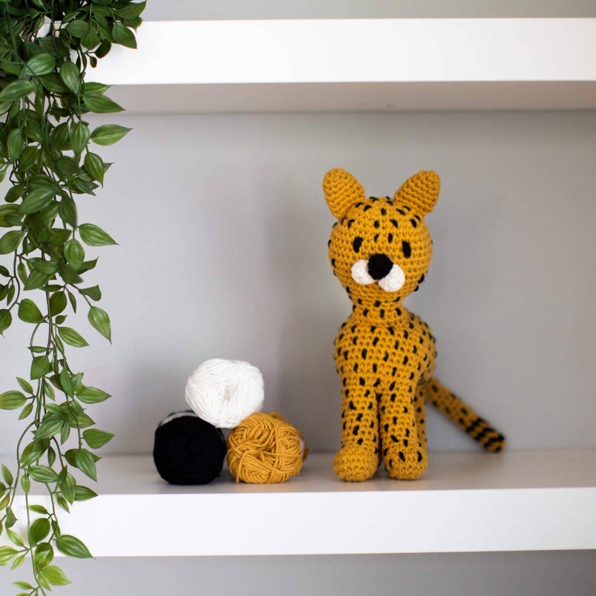 Hoooked - DIY Crochet Kit Chikee Cheetah