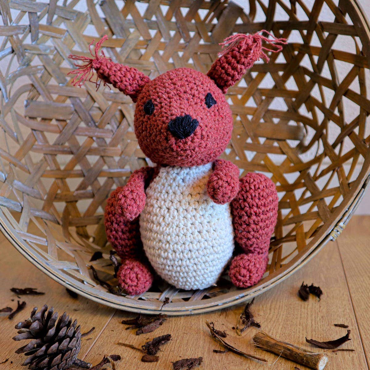 Hoooked - DIY Kit Amigurumi Suzy the Squirrel
