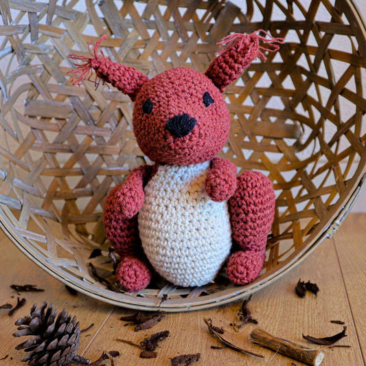 Hoooked - DIY Kit Amigurumi Suzy the Squirrel