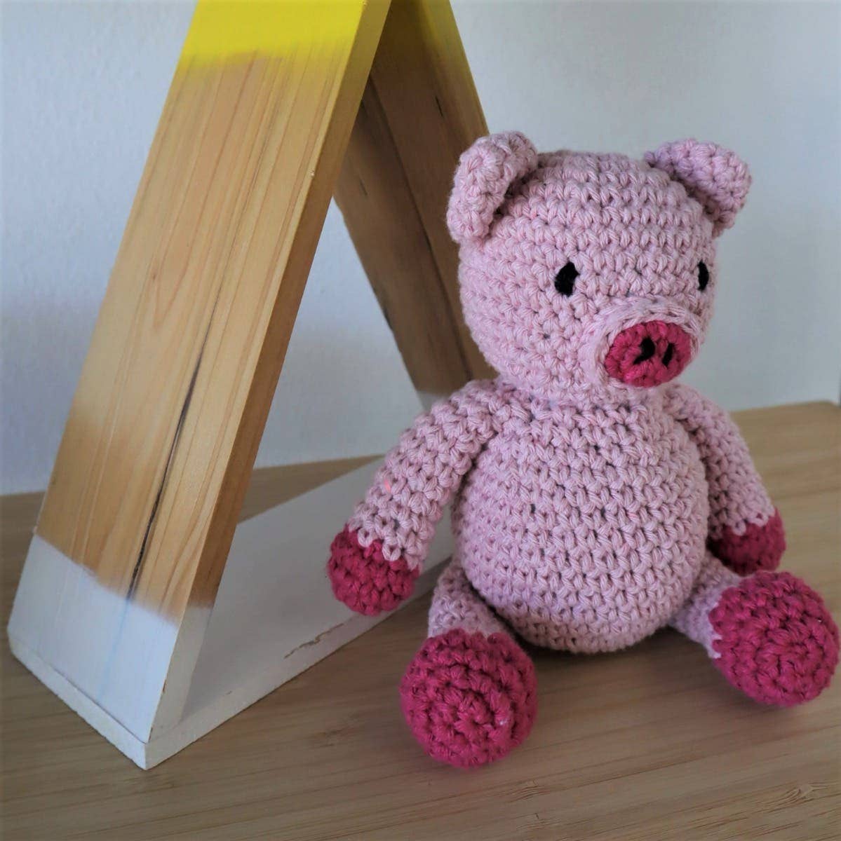 Hoooked - DIY Crochet Kit Maggie the Piglet