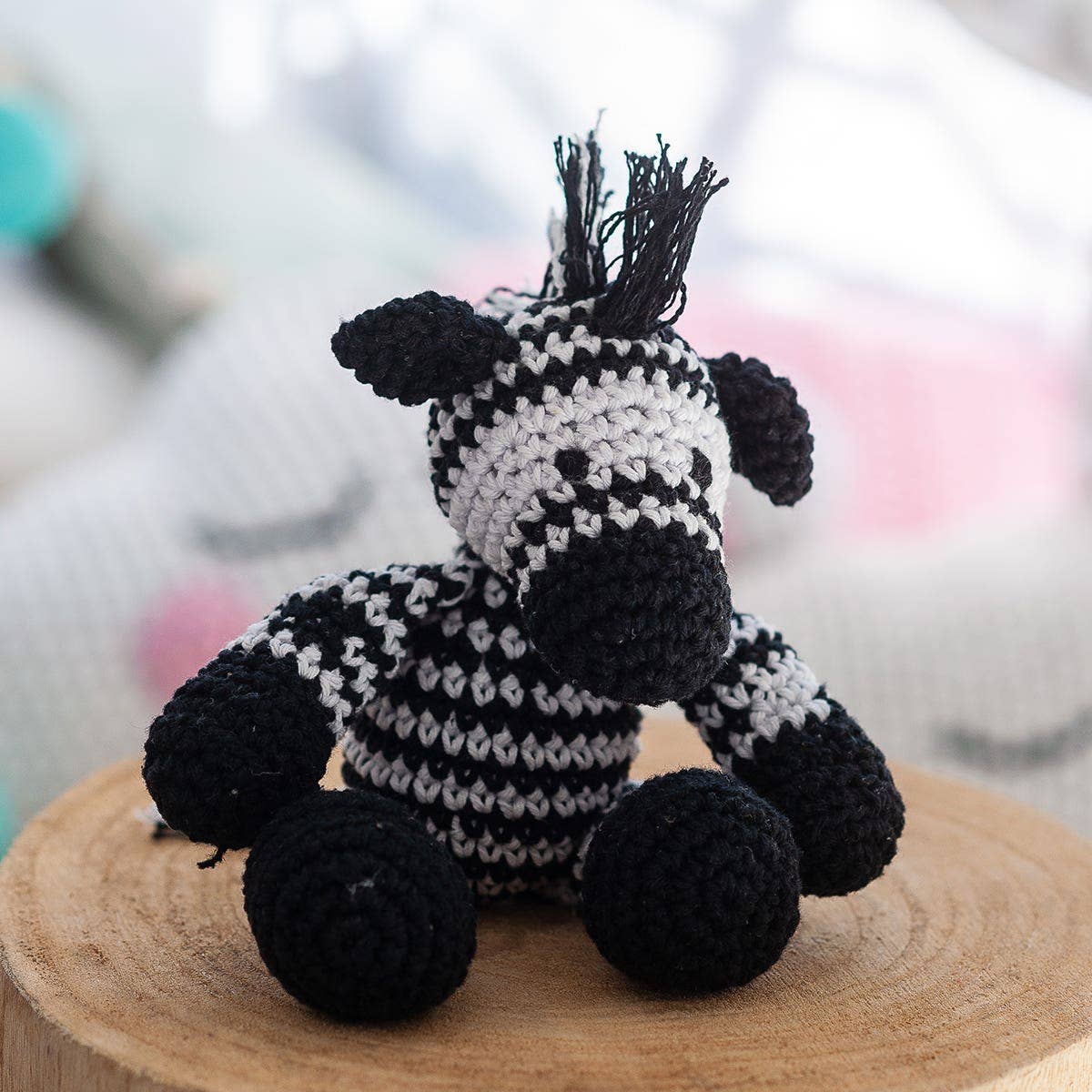 Hoooked - DIY Crochet Kit Zizi the Zebra