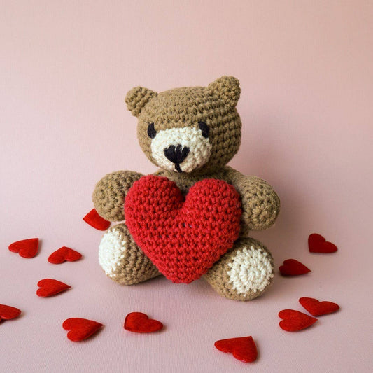 Hoooked - DIY Crochet Kit Valentino the Teddy Bear with Heart