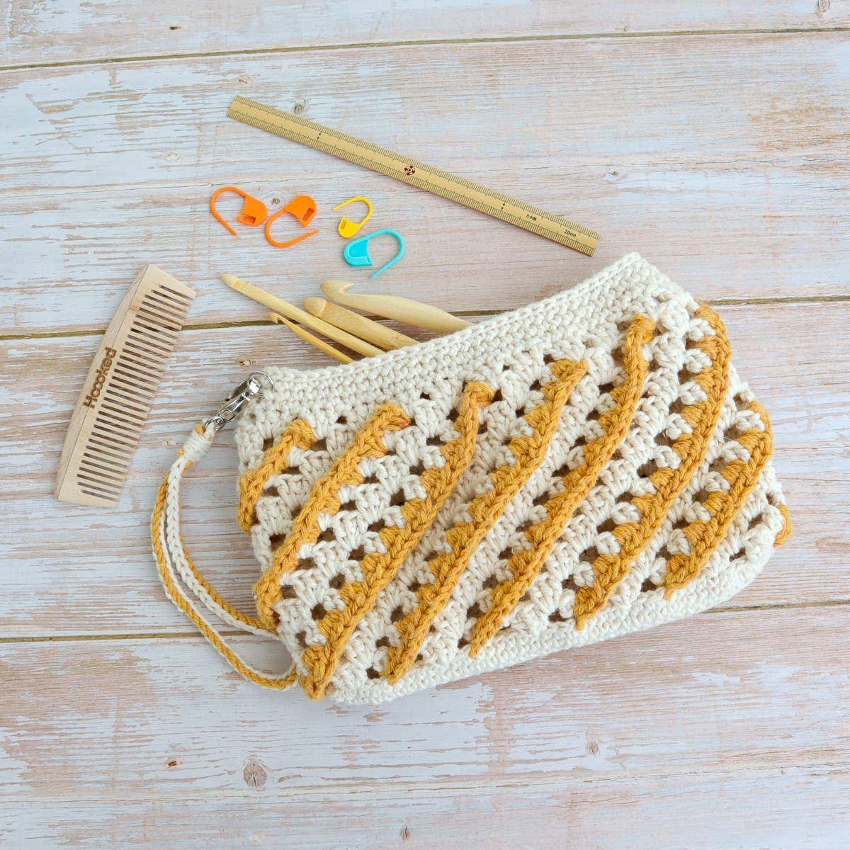 Hoooked - DIY Crochet Kit Kuala Lumpur Clutch